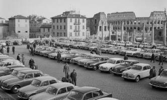 Stellantis e il declino dell’auto italiana in stile anni 1950