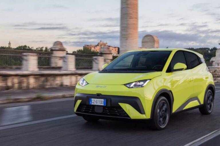 BYD risponde a Fiat, è l’ennesima stoccata tirata a Stellantis