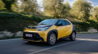 toyota_aygox_grsport_mustard_dynamic_005