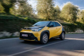 toyota_aygox_grsport_mustard_dynamic_005