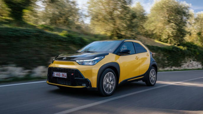 toyota_aygox_grsport_mustard_dynamic_005