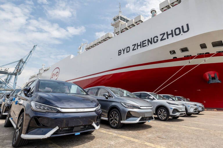 Tre cinesi tra i giganti: nuova top ten mondiale, l’auto occidentale trema