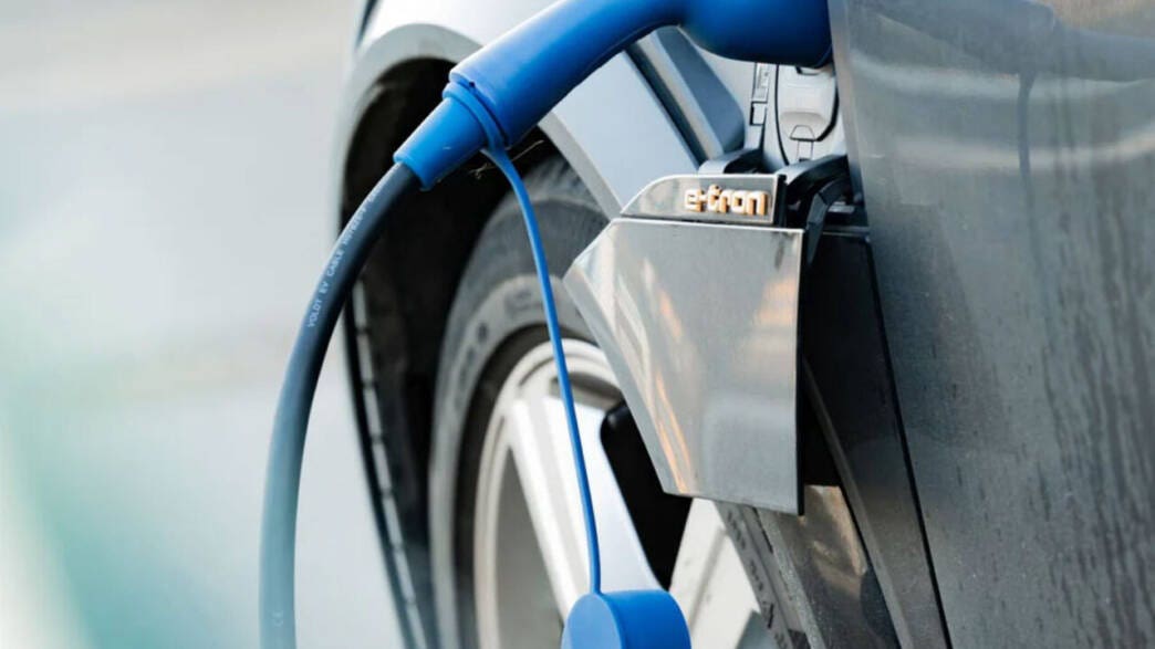 veicolo elettrico ricarica