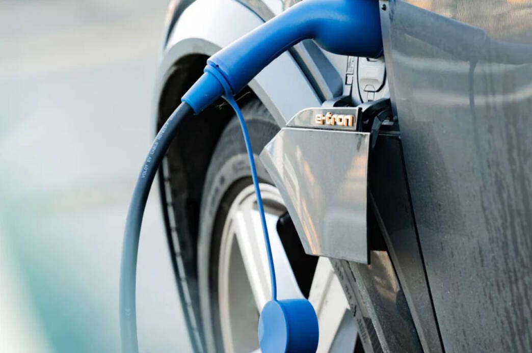 veicolo elettrico ricarica