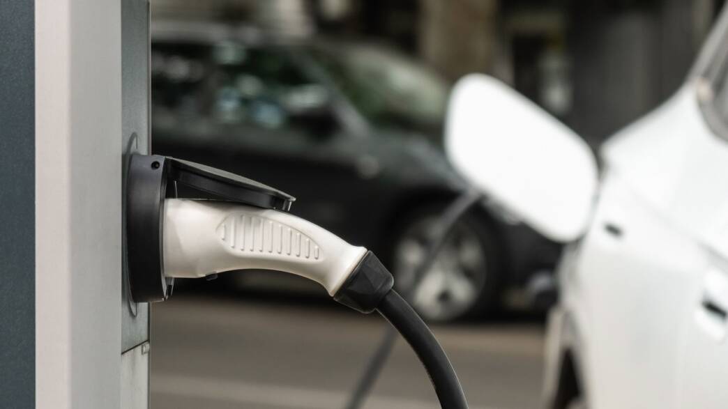 auto elettrica ricarica