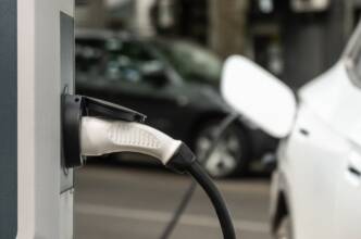 auto elettrica ricarica