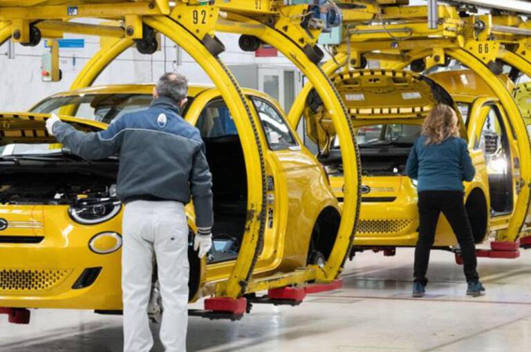 Fiat 500 Hybrid riaccende Mirafiori, ma Stellantis sperava in molto di più