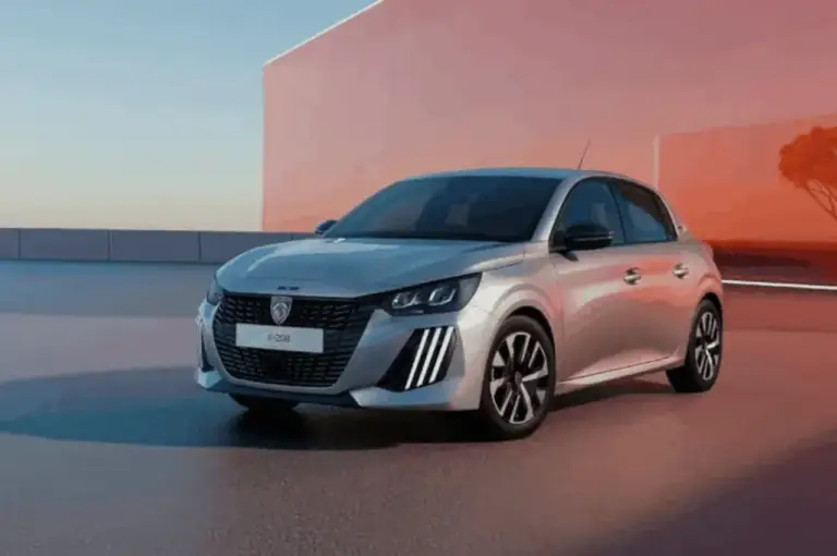 Peugeot 208: dal 2027 solo elettrica, ma quella “vecchia” non andrà via