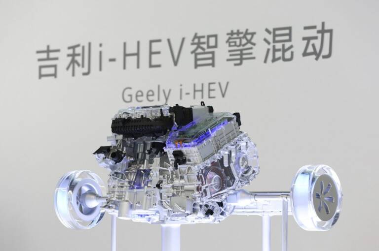 Geely fa 2,22 litri per 100 km: ecco il nuovo sistema ibrido i-HEV
