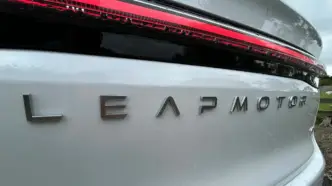 leapmotor badge