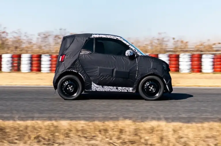 Smart si ricorda di essere Smart: arriva la city car più piccola