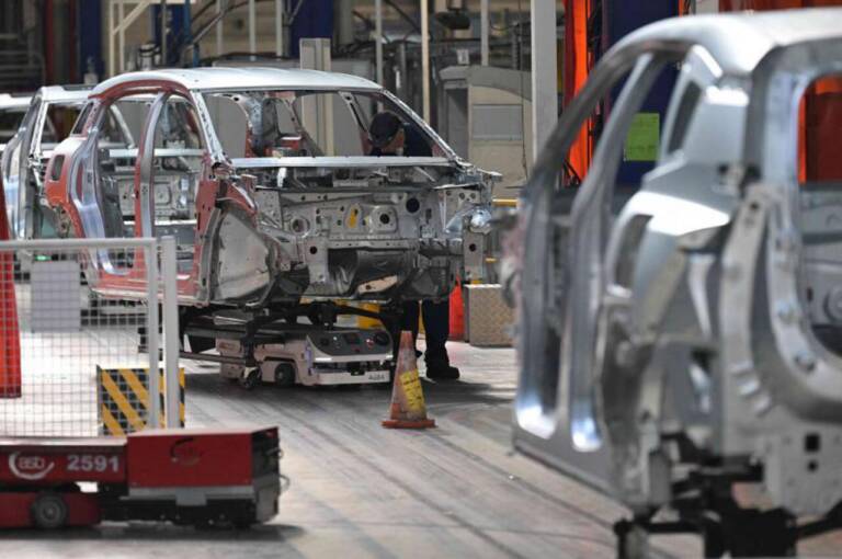 Stellantis, la caccia ai soci cinesi per non chiudere le fabbriche