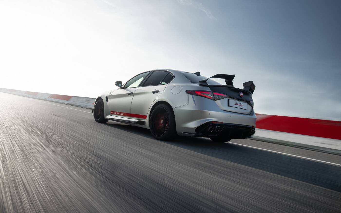 Alfa Romeo Giulia Quadrifoglio Luna Rossa