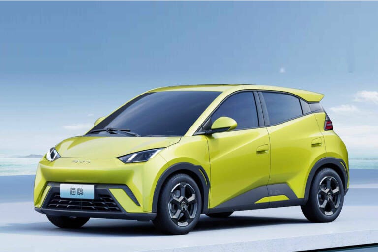 Con 30.000 euro in Cina compri tre auto: il confronto che spaventa l’Europa