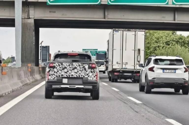 Fiat Grizzly, il nuovo SUV si fa vedere su strada per la prima volta