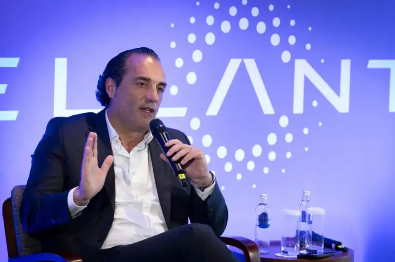 Stellantis, resa dei conti: i tagli, la spalla cinese e le piccole elettriche