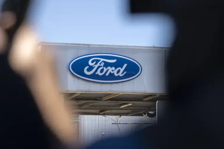 Ford, l’UE non fa paura: niente addio ai motori termici entro il 2030