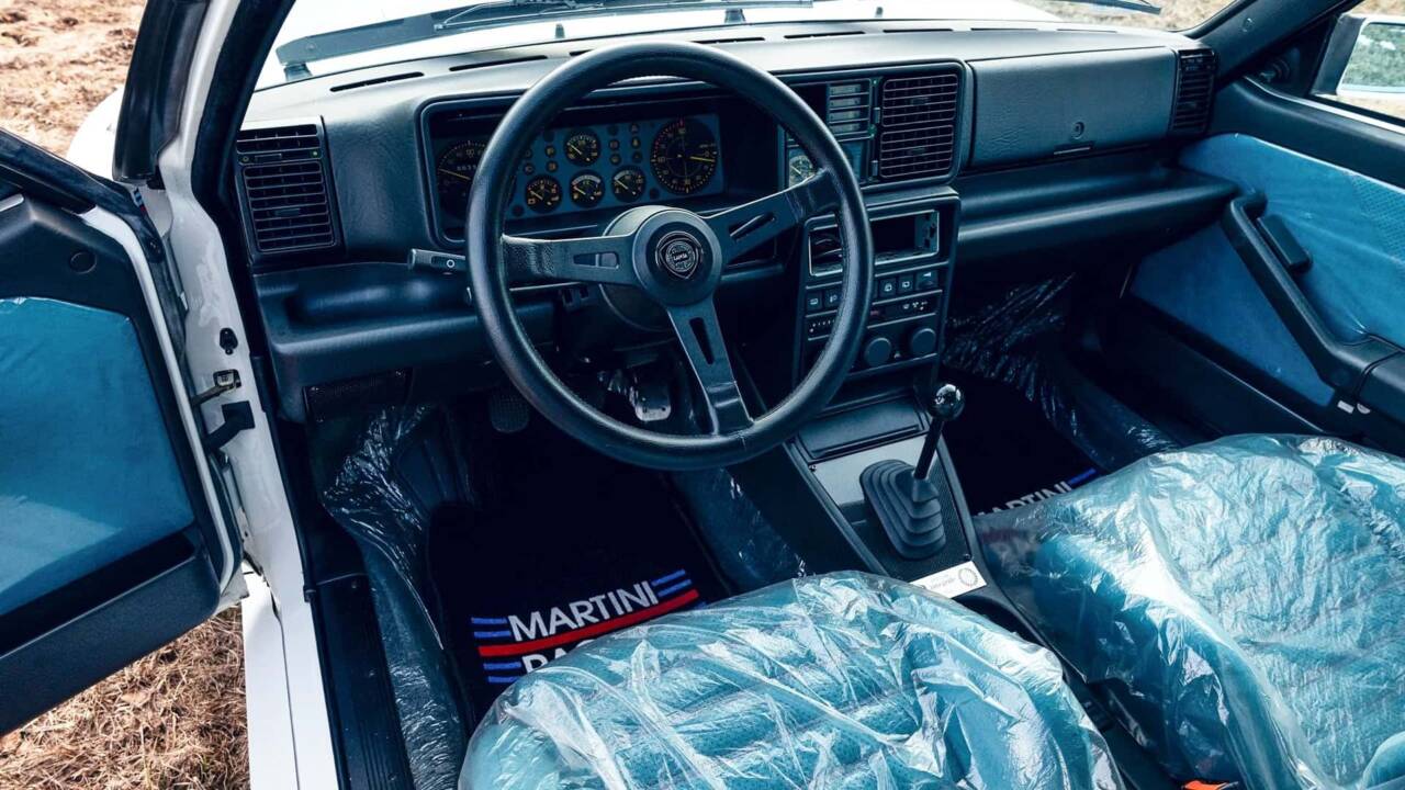 Lancia Delta HF Integrale Evoluzione Martini 6