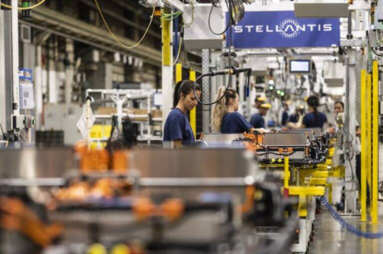 Stellantis, partnership Leapmotor: la via di fuga di Filosa per non affondare?