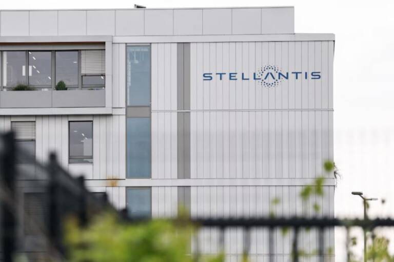 Stellantis, soccorso cinese per sopravvivere: è il “colonialismo smart”