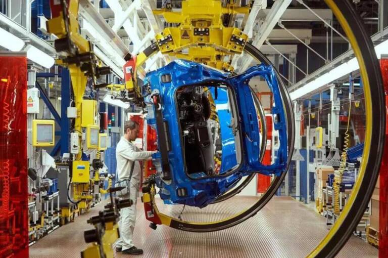 Stellantis, arriva l’ora X: il futuro dell’auto italiana si decide a Detroit