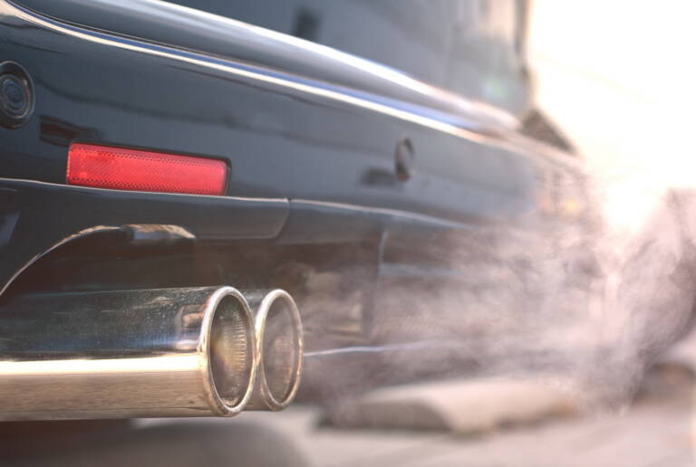 Auto termiche più convenienti delle elettriche? La tesi di UNEM fa discutere