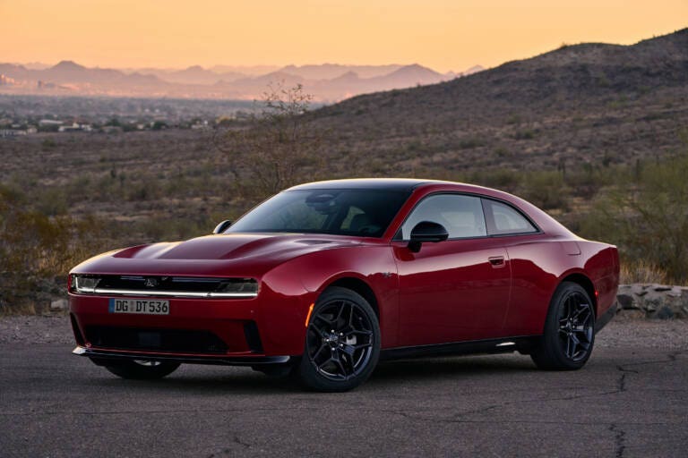Dodge Charger, ordini aperti in Europa per benzina ed elettrica: svelati i prezzi