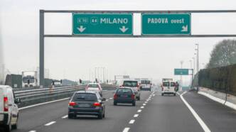 Multe autostrada corsia centrale