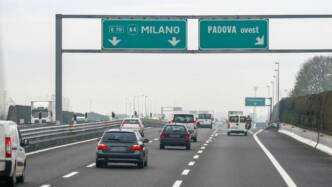 Multe autostrada corsia centrale