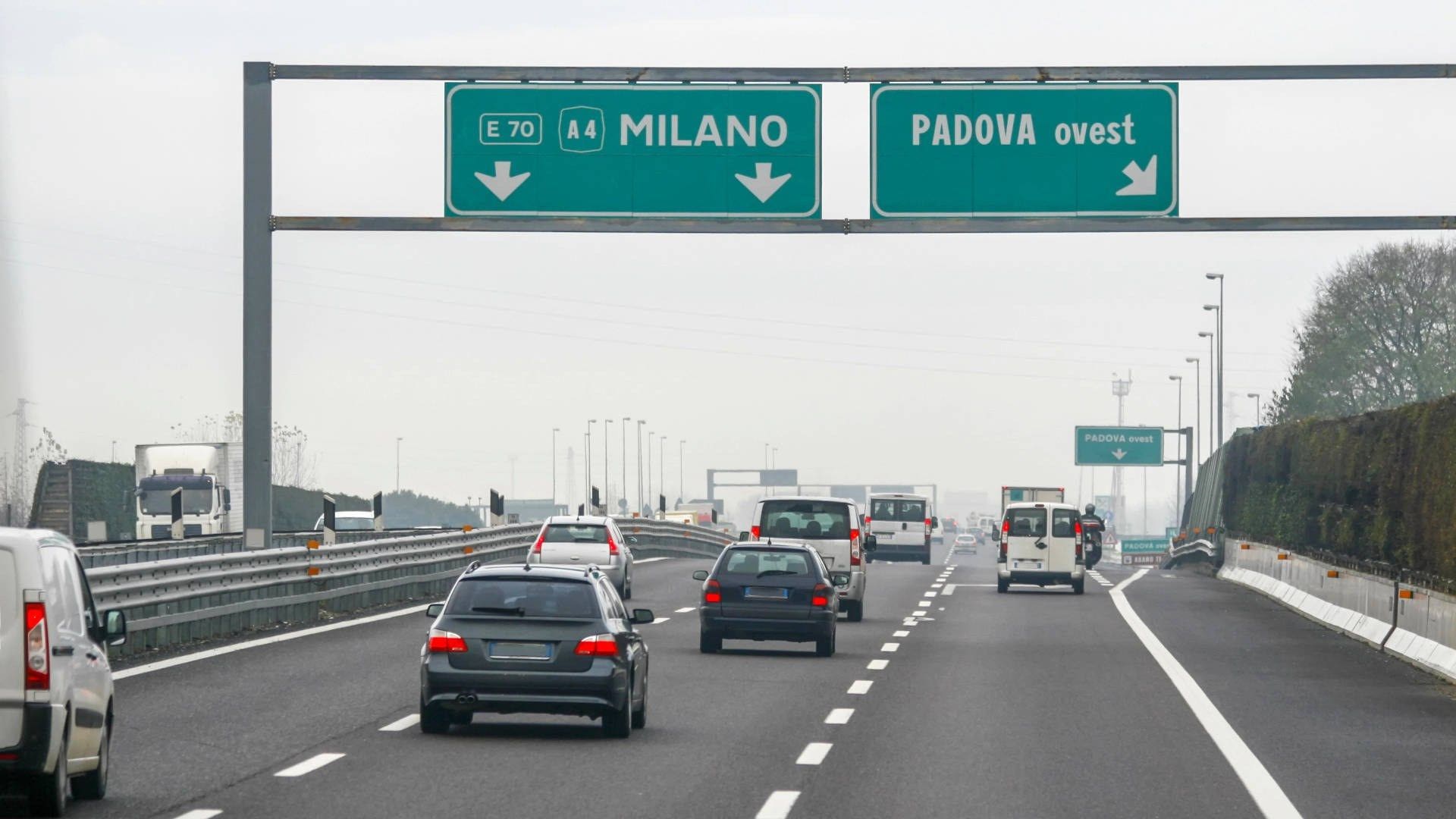 Multe autostrada corsia centrale