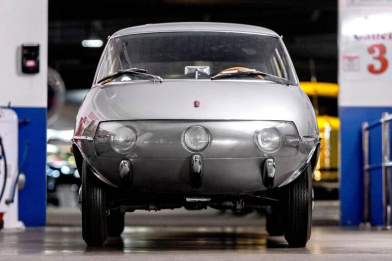 Pininfarina prese una Fiat 600D e la rese più veloce con una carrozzeria a “uovo”