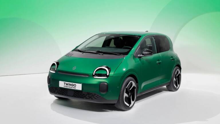 Carburanti alle stelle, Renault sorride: boom di vendite per le auto elettriche