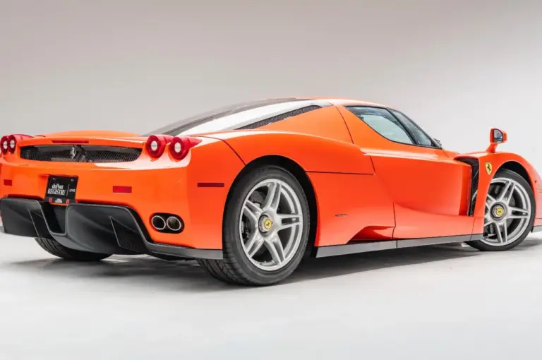 Vendita record per una Ferrari Enzo: strano a dirsi, è tutto merito del colore