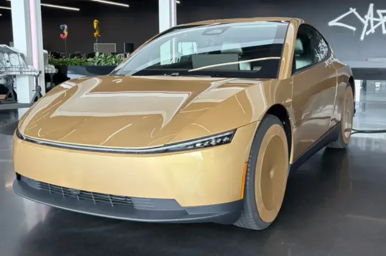 Tesla svela i dati del suo robotaxi: il Cybercab non è un campione di efficienza