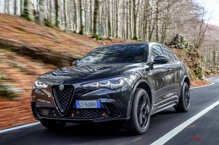 La Stelvio Quadrifoglio è vecchia? Oltremanica elogiano il SUV Alfa Romeo