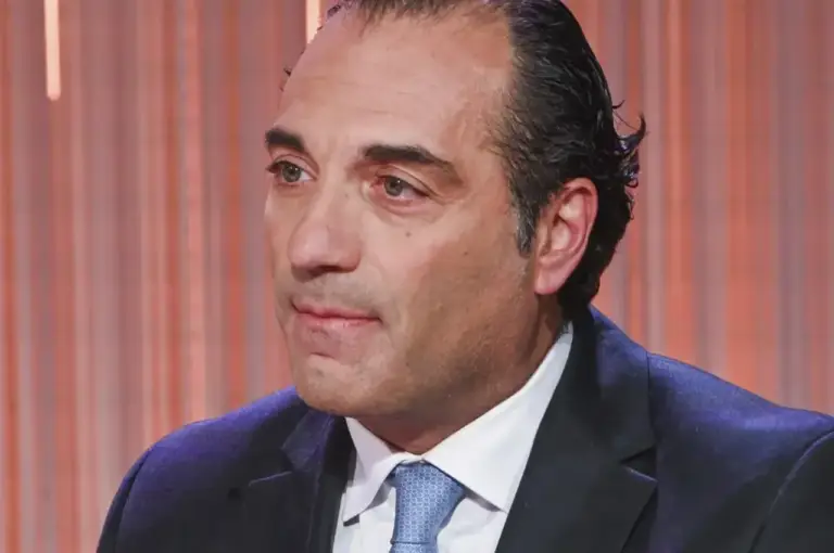 Stellantis, ai francesi non è piaciuto il piano “senza visione” di Antonio Filosa