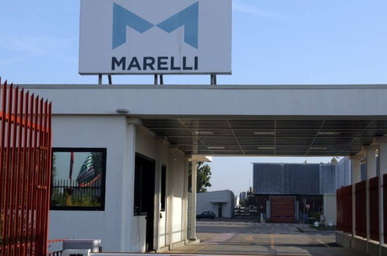 Stellantis e Nissan sul cadavere di Marelli: chi compra i pezzi dell’azienda