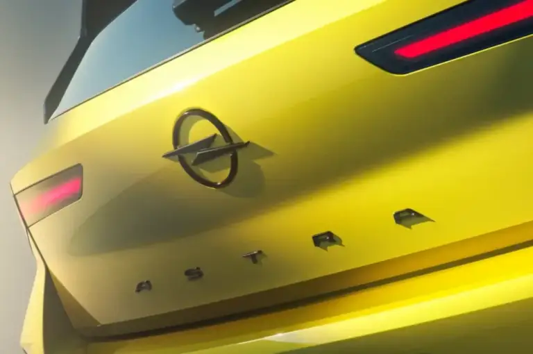 Opel Astra diventa crossover? Ennesima berlina che si arrende al SUV