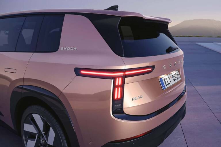 Il SUV elettrico più spazioso di Skoda: com’è il nuovo Peaq