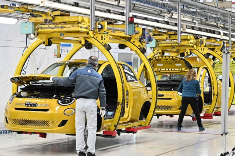 Il milione di auto promesso da Stellantis all’Italia? Mirafiori trema