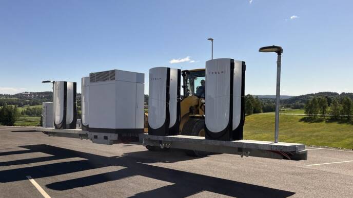 tesla supercharger pieghevole