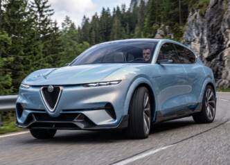Alfa Romeo C-SUV render