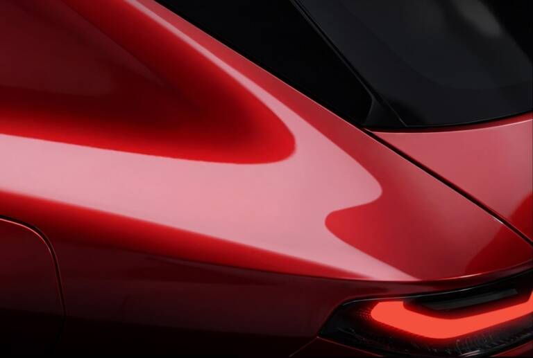 Alfa Romeo prepara l’erede della Tonale, il nuovo C-SUV è già pronto: svelato il primo teaser
