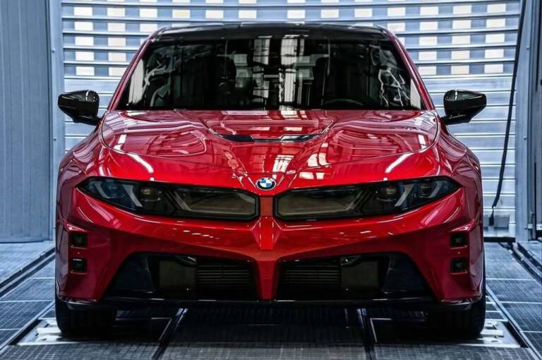 BMW M3 contro il mondo: la versione elettrica non può rubarle la scena