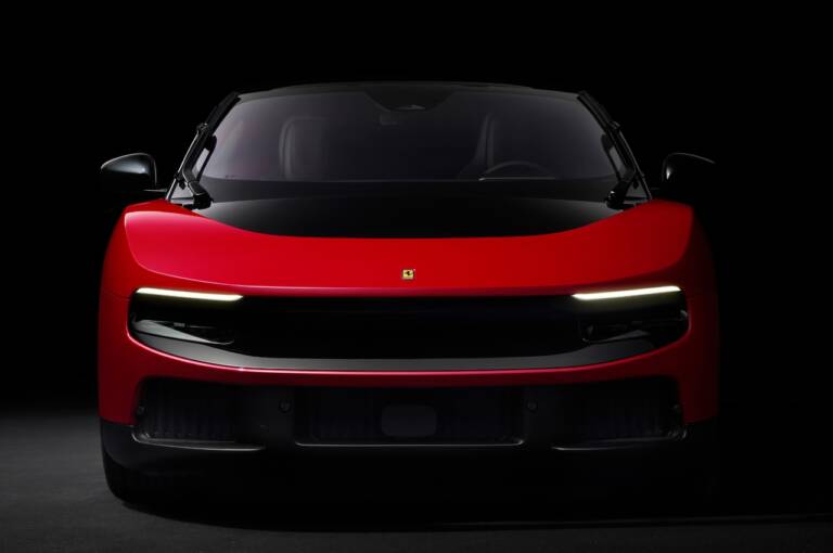 Ferrari Luce, l’elettrica più odiata del mondo: a Maranello va benissimo così