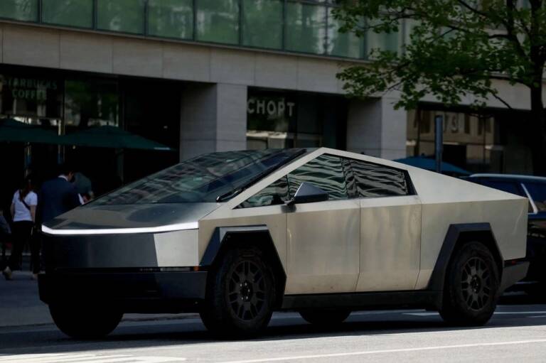 Tesla Cybertruck, il più grande flop della storia? Vendite in picchiata e numeri lontanissimi dalle promesse