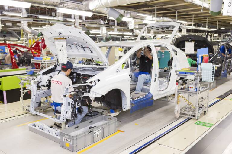 Toyota cambia le regole: auto sul mercato fino a 9 anni grazie agli aggiornamenti software