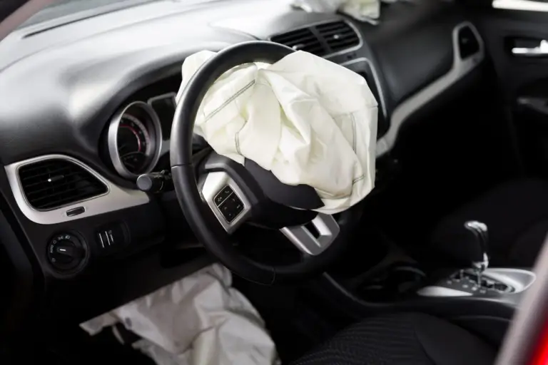 Stellantis, il pericoloso airbag Takata è ancora su 1,25 milioni di auto in Italia