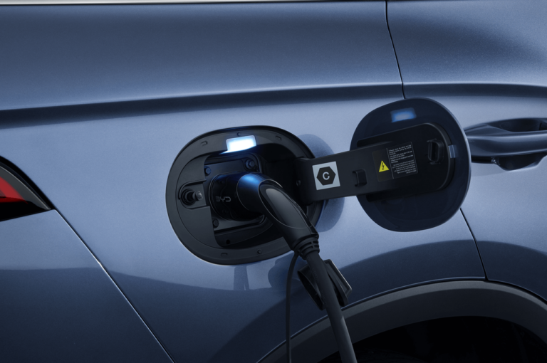 Dazi sulle plug-in cinesi, Volkswagen chiede protezione all’UE