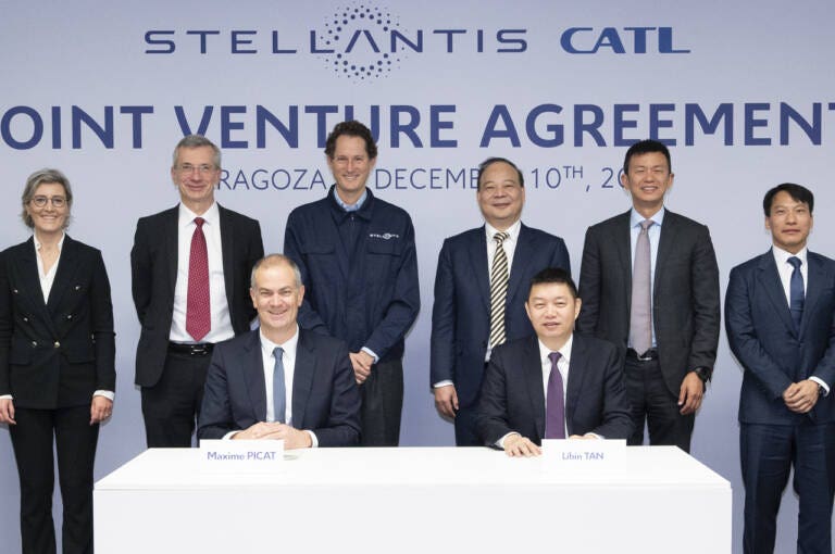 Stellantis e CATL, le batterie “europee” le costruiscono i cinesi
